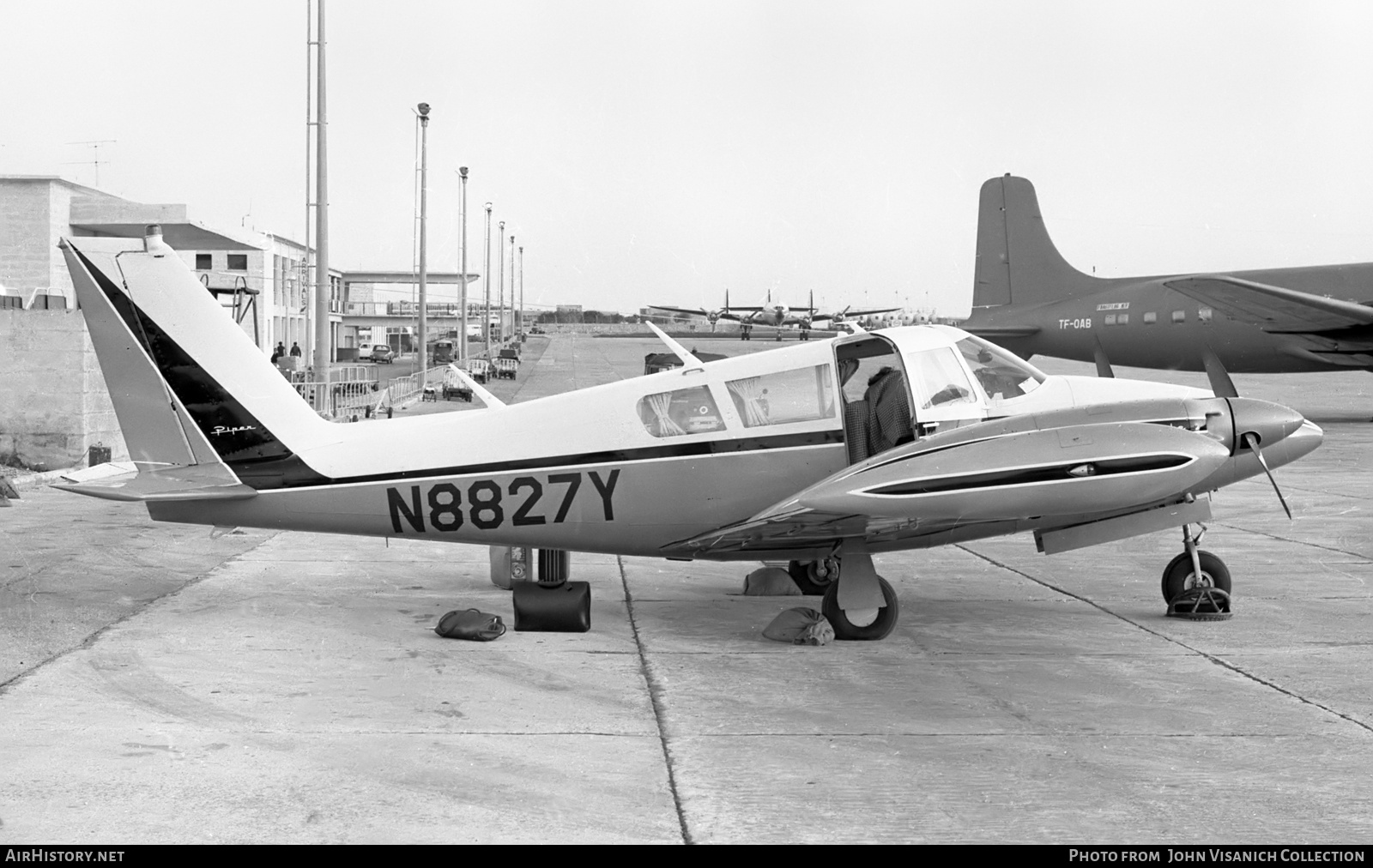 Aircraft Photo of N8827Y | Piper PA-30 Twin Comanche | AirHistory.net #701146