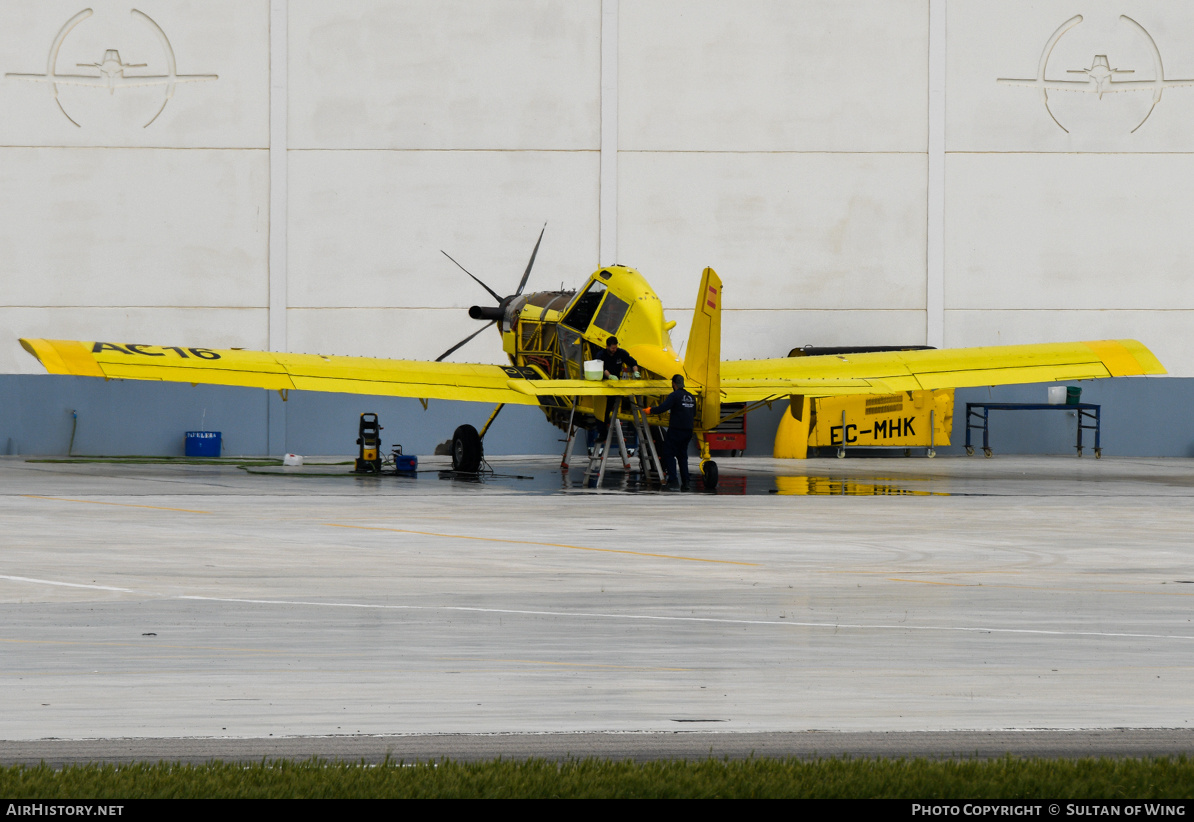 Aircraft Photo of EC-MHK | Air Tractor AT-802F (AT-802A) | AirHistory.net #701147