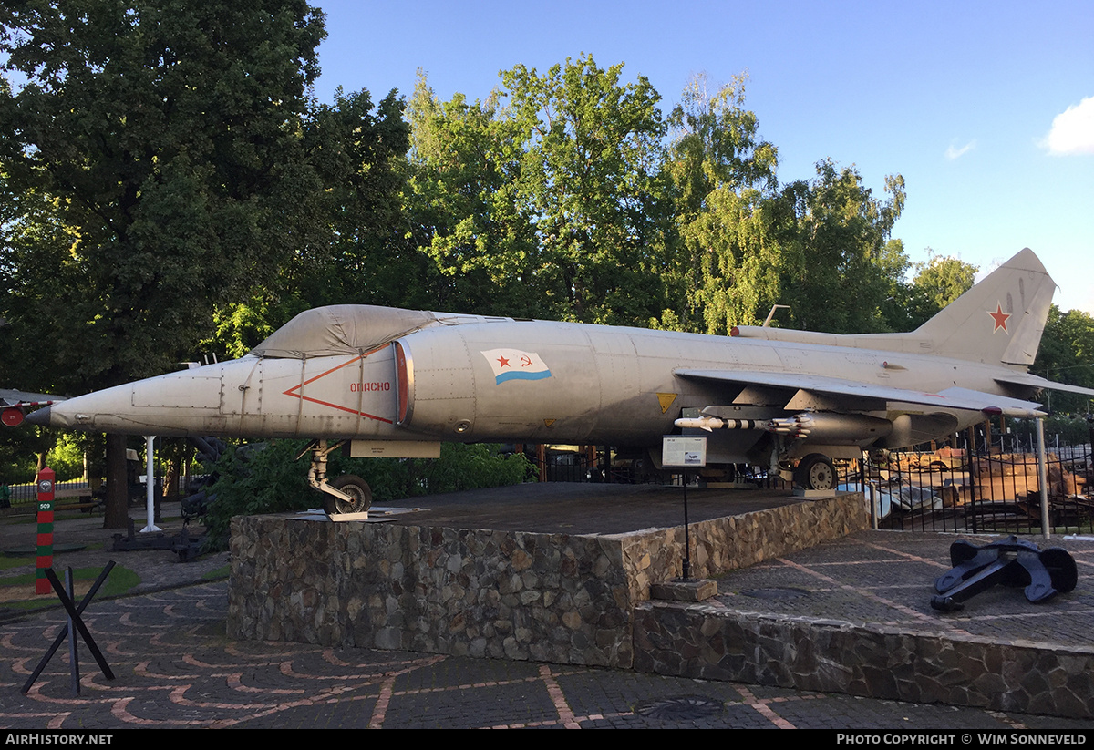 Aircraft Photo of 60 yellow | Yakovlev Yak-38 | Russia - Navy | AirHistory.net #701165