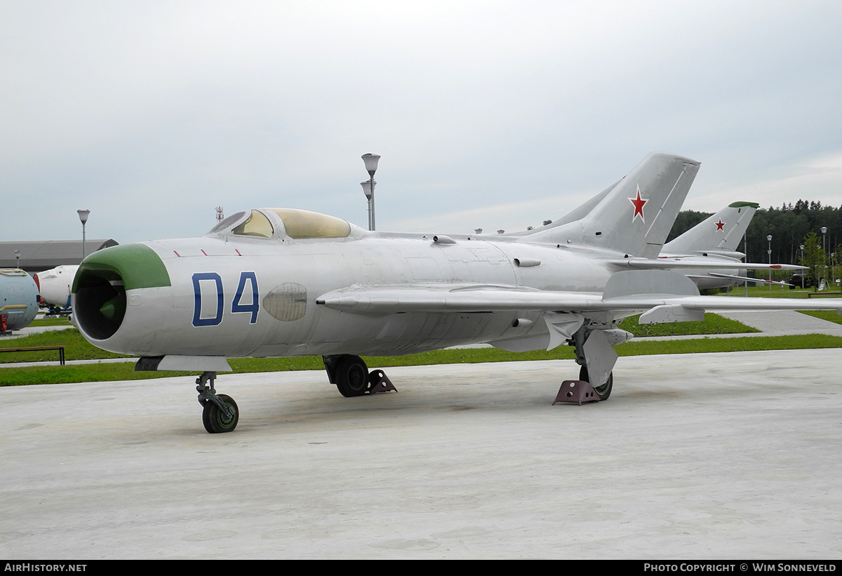 Aircraft Photo of 04 blue | Mikoyan-Gurevich MiG-19PT | Soviet Union - Air Force | AirHistory.net #701251