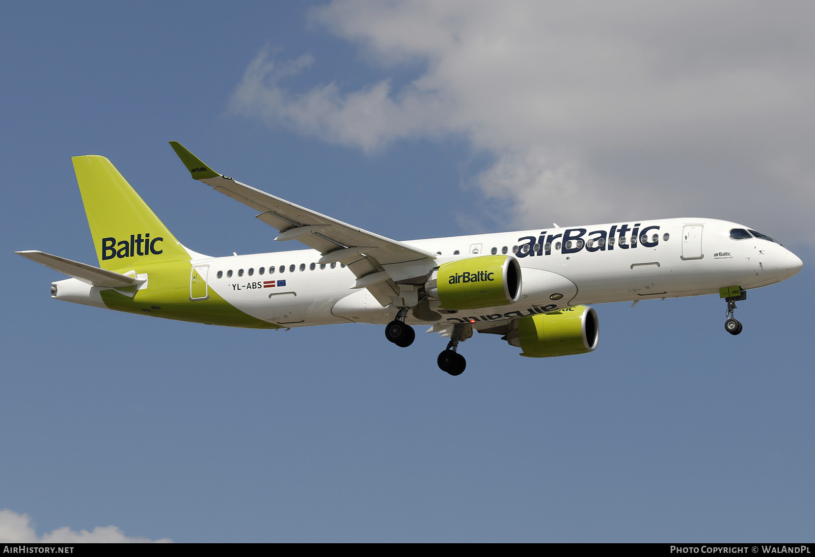 Aircraft Photo of YL-ABS | Airbus A220-371 (BD-500-1A11) | AirBaltic | AirHistory.net #701294