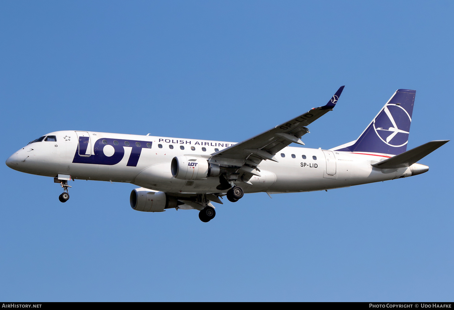 Aircraft Photo of SP-LID | Embraer 175STD (ERJ-170-200STD) | LOT Polish Airlines - Polskie Linie Lotnicze | AirHistory.net #701536