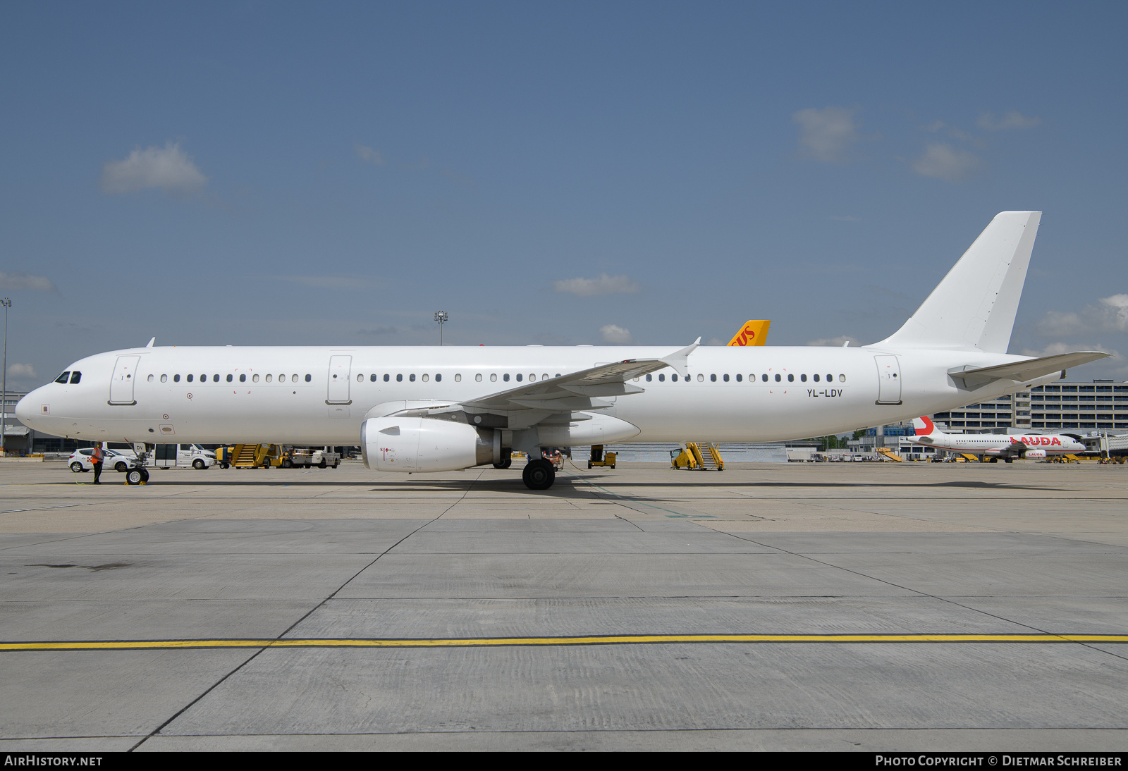 Aircraft Photo of YL-LDV | Airbus A321-231 | SmartLynx Airlines | AirHistory.net #701658