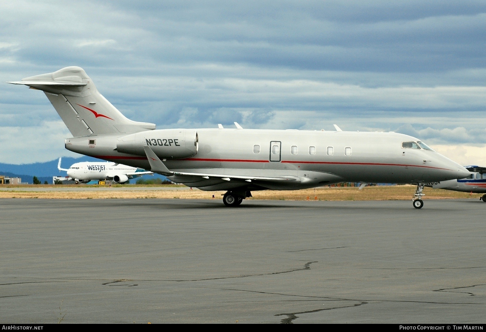 Aircraft Photo of N302PE | Bombardier Challenger 300 (BD-100-1A10) | AirHistory.net #701742