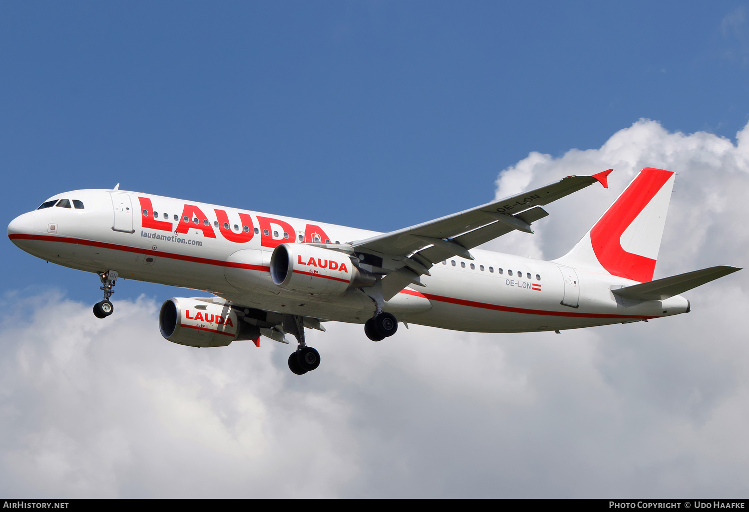 Aircraft Photo of OE-LON | Airbus A320-214 | Lauda | AirHistory.net #701788