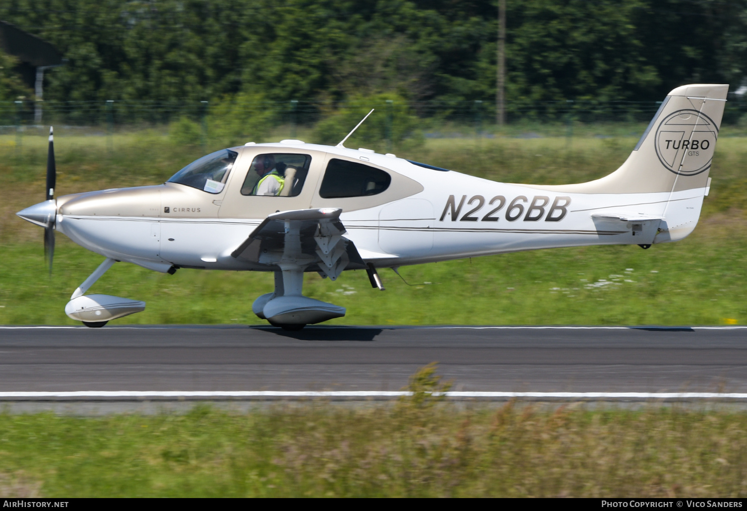 Aircraft Photo of N226BB | Cirrus SR-22 G3-GTS Turbo | AirHistory.net #702212