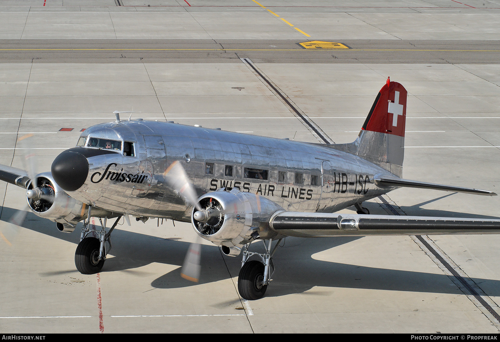 Aircraft Photo of HB-ISC | Douglas DC-3(C) | Swissair - Swiss Air Lines | AirHistory.net #702609