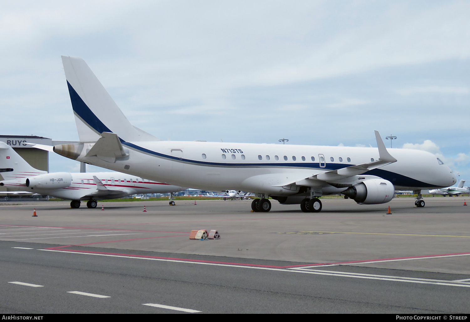 Aircraft Photo of N713TS | Embraer Lineage 1000 (ERJ-190-100ECJ) | AirHistory.net #702848