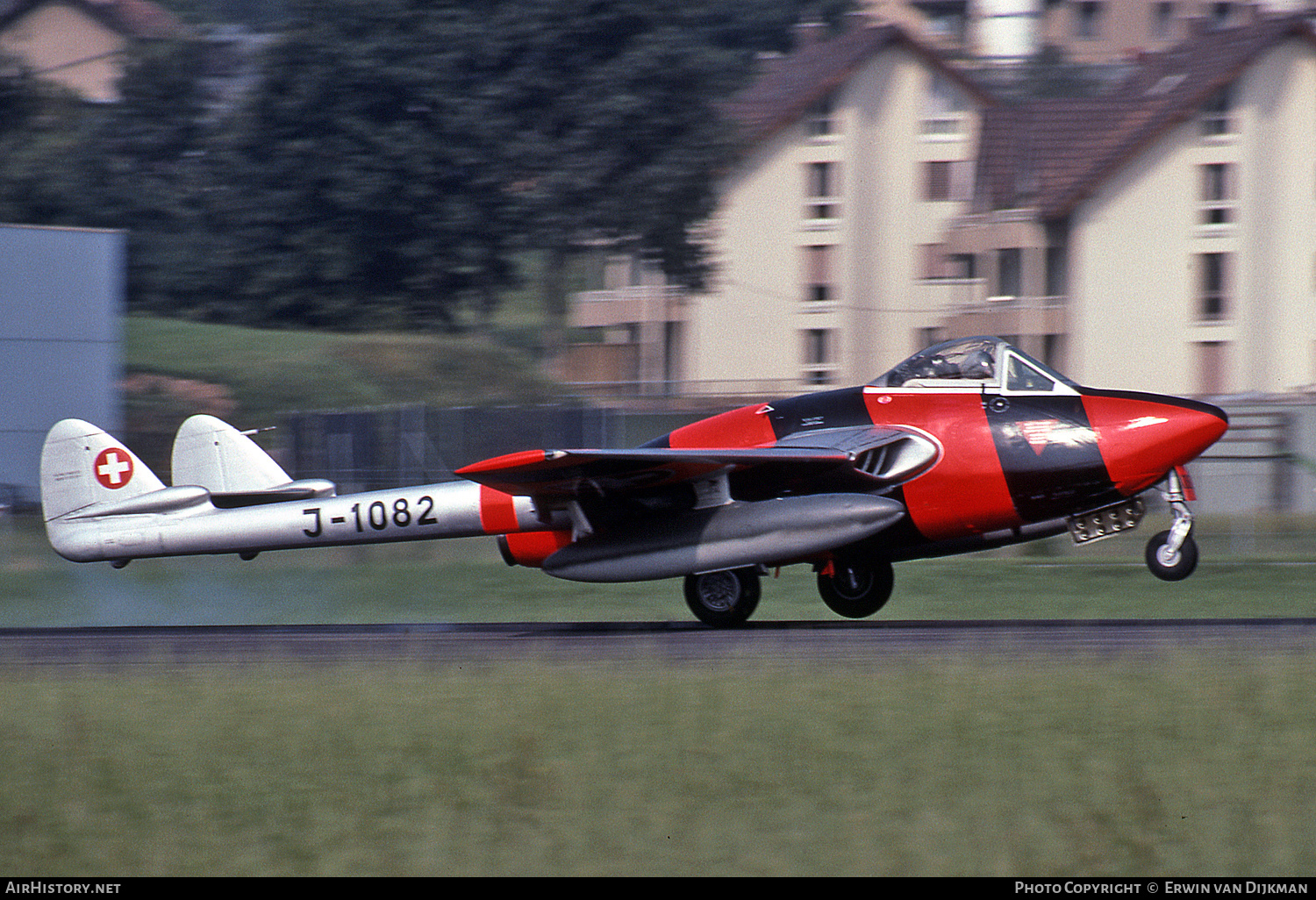 Aircraft Photo of J-1082 | De Havilland D.H. 100 Vampire FB6 | Switzerland - Air Force | AirHistory.net #703033