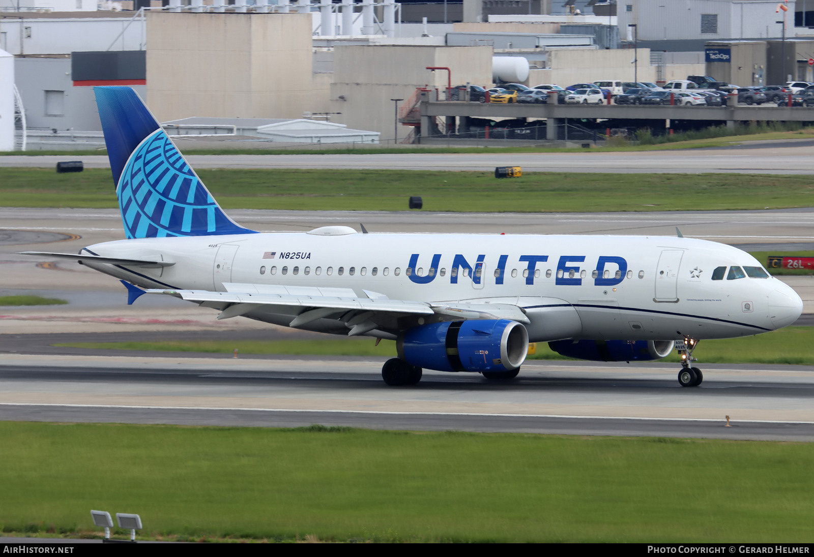 Aircraft Photo of N825UA | Airbus A319-131 | United Airlines | AirHistory.net #703050