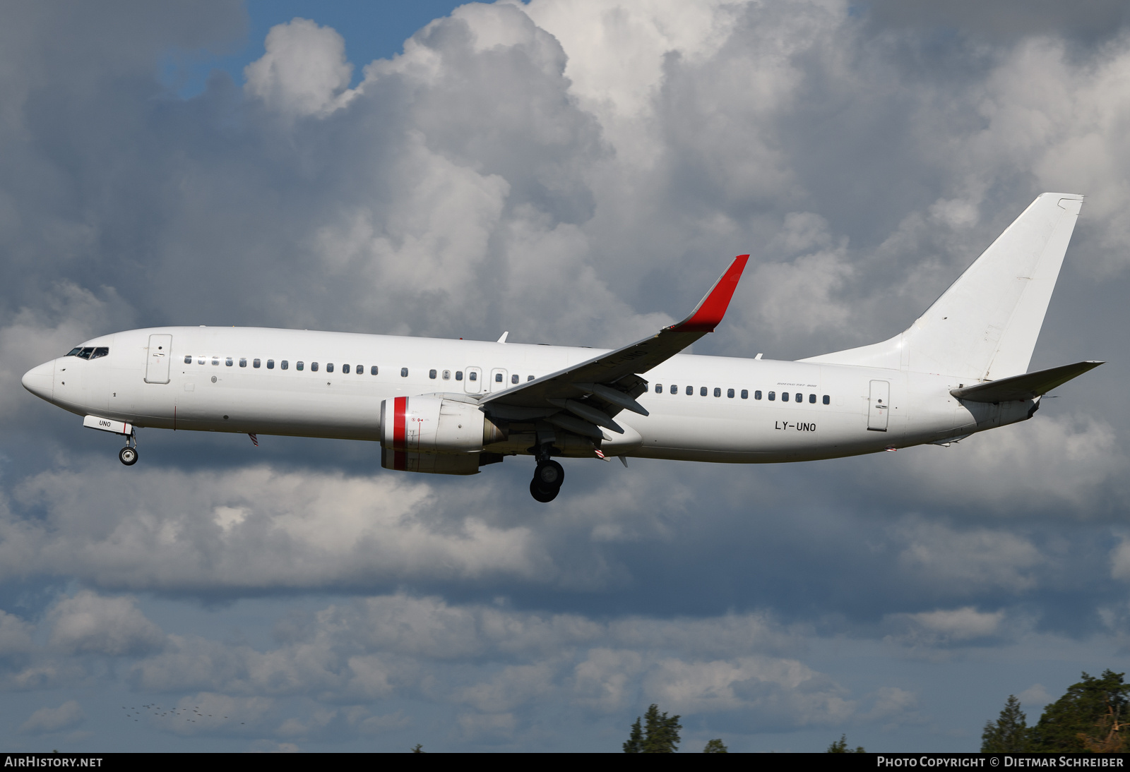 Aircraft Photo of LY-UNO | Boeing 737-8FE | AirHistory.net #703217