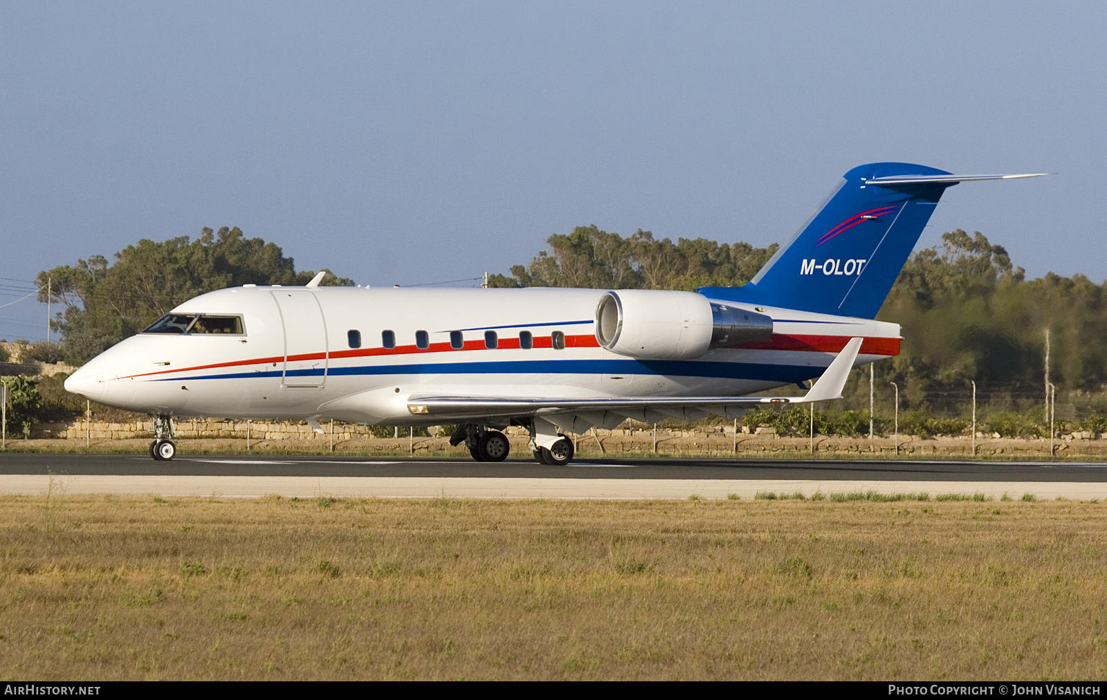 Aircraft Photo of M-OLOT | Bombardier Challenger 604 (CL-600-2B16) | AirHistory.net #703503