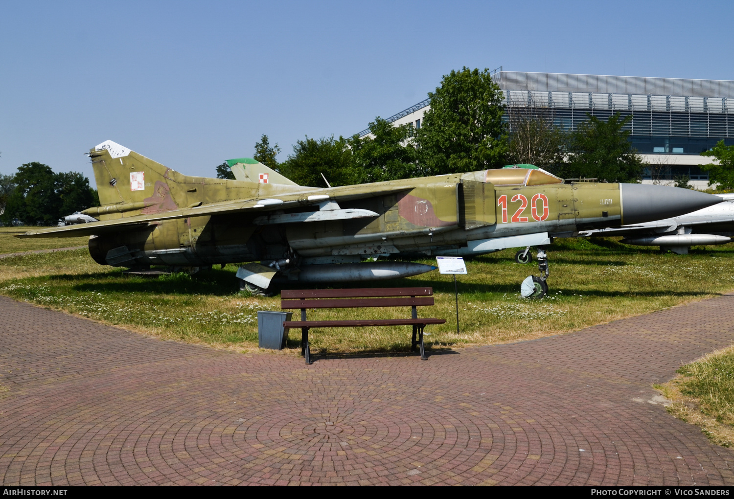 Aircraft Photo of 120 | Mikoyan-Gurevich MiG-23MF | Poland - Air Force | AirHistory.net #703568