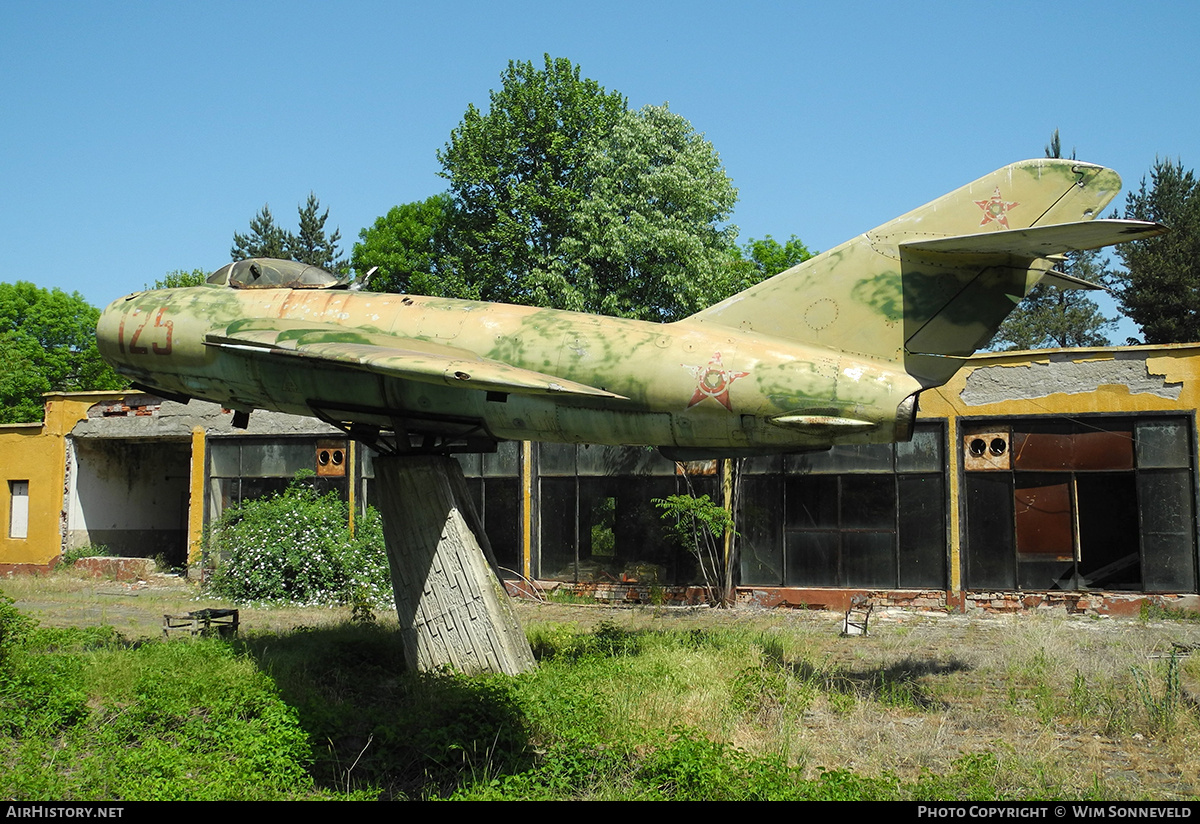 Aircraft Photo of 125 | Mikoyan-Gurevich MiG-17 | Bulgaria - Air Force | AirHistory.net #703601