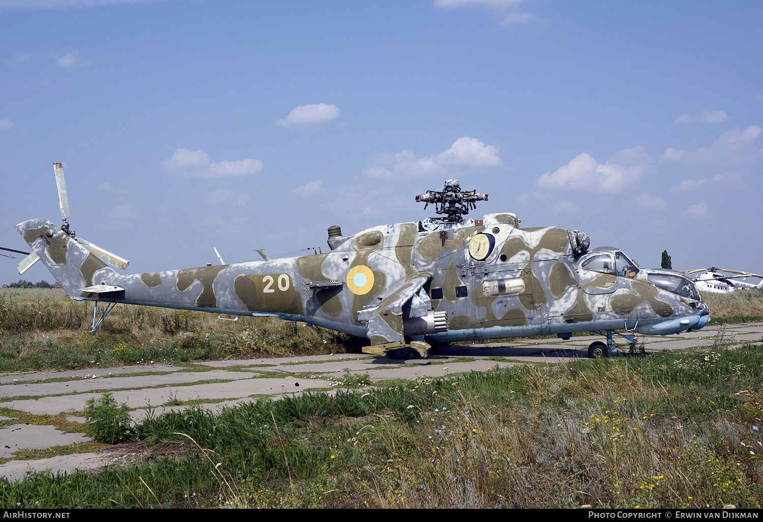 Aircraft Photo of 20 red | Mil Mi-24RCh | Ukraine - Army | AirHistory.net #703752