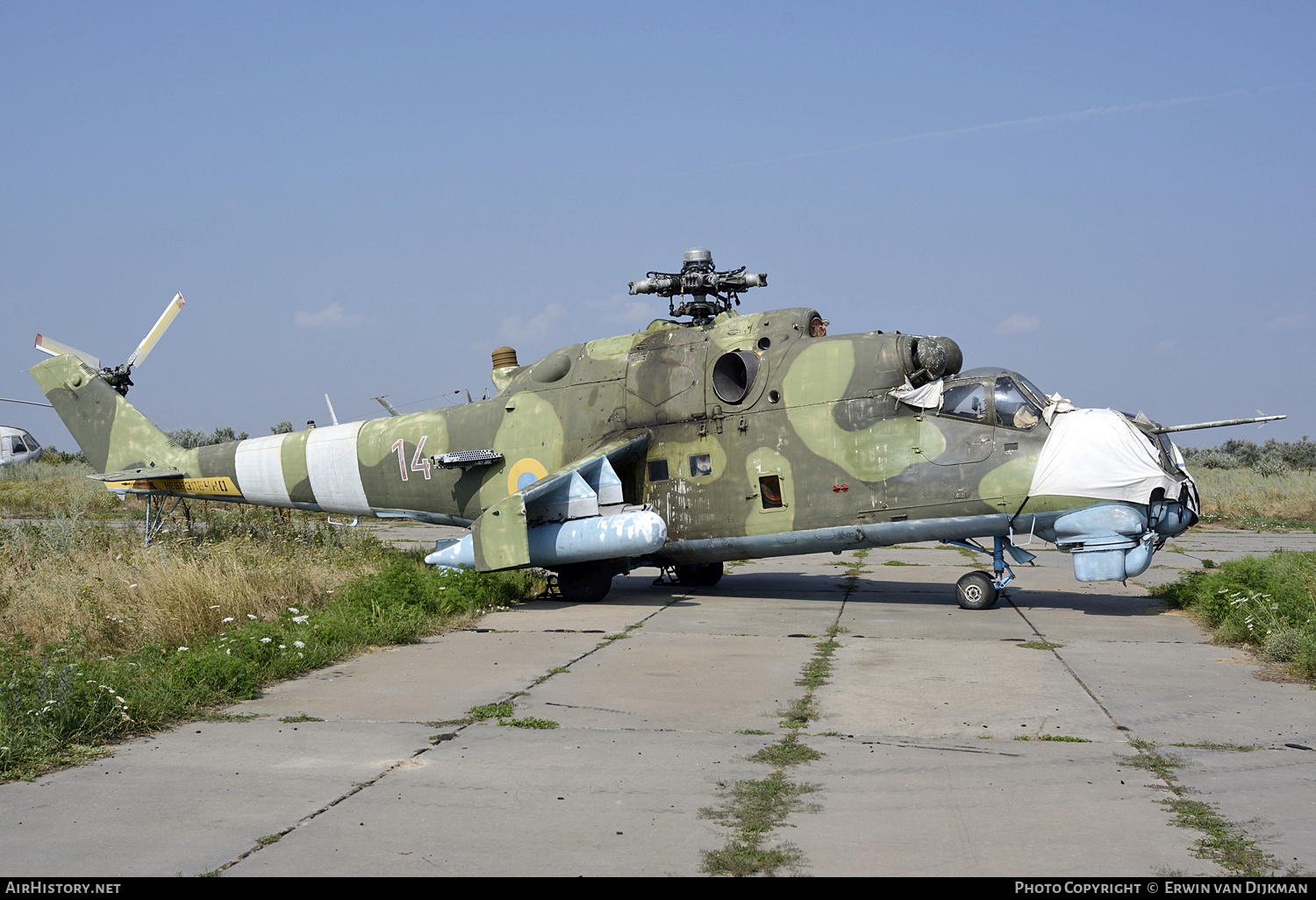Aircraft Photo of 14 red | Mil Mi-24K | Ukraine - Army | AirHistory.net #703829