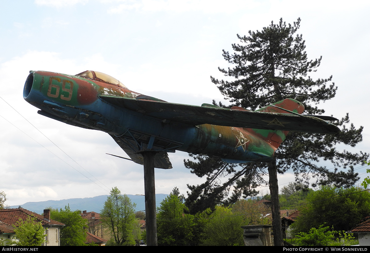 Aircraft Photo of 69 | Mikoyan-Gurevich MiG-17 | Bulgaria - Air Force | AirHistory.net #703865