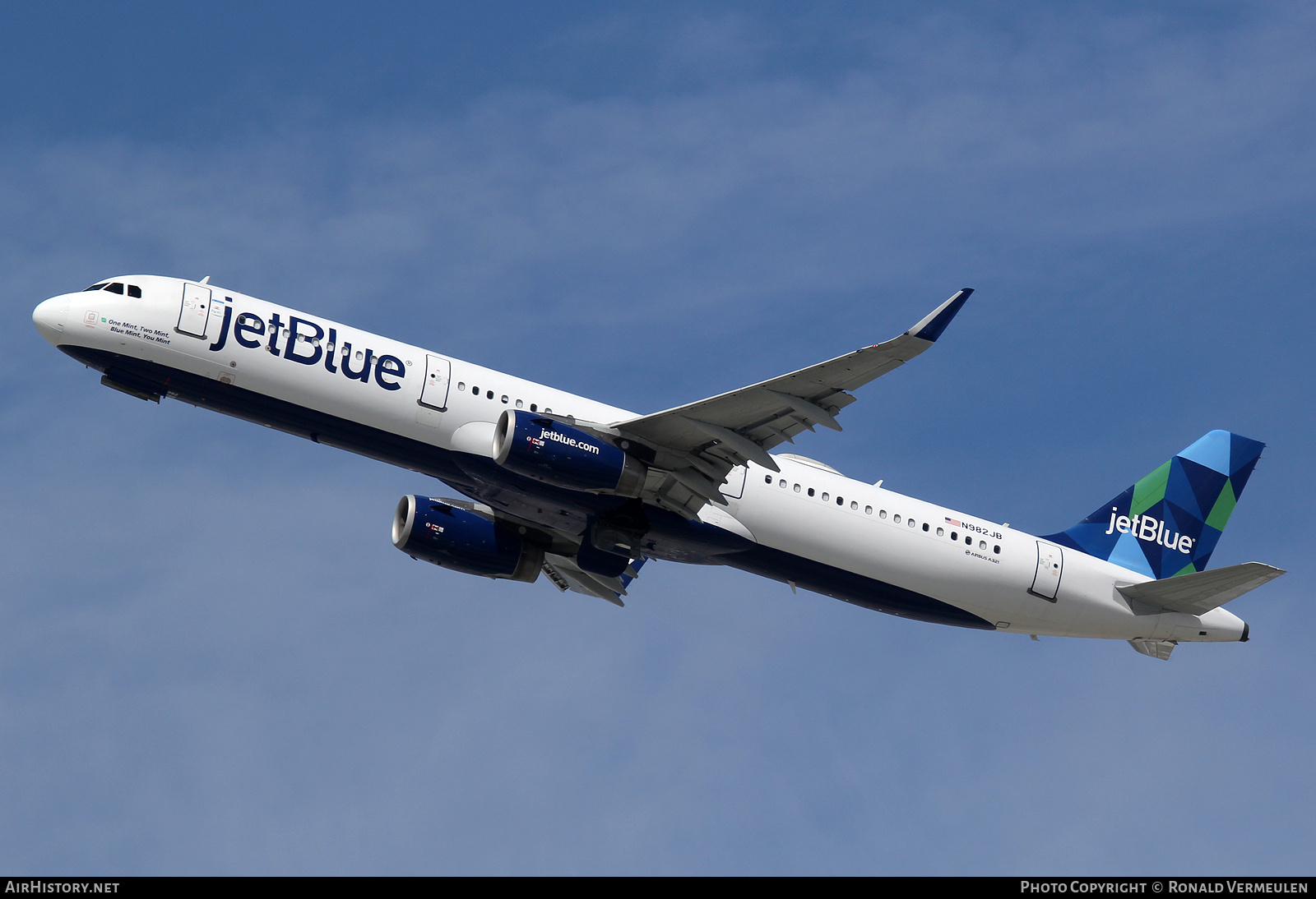 Aircraft Photo of N982JB | Airbus A321-231 | JetBlue Airways | AirHistory.net #703967
