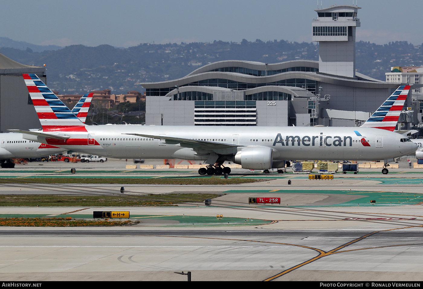 Aircraft Photo of N735AT | Boeing 777-323/ER | American Airlines | AirHistory.net #703972