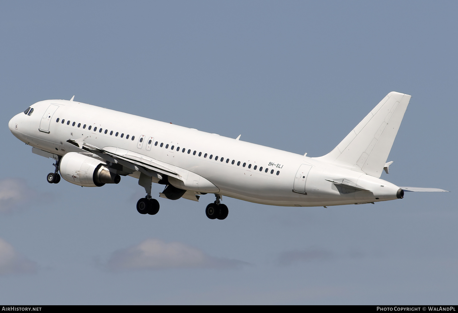 Aircraft Photo of 9H-SLI | Airbus A320-214 | AirHistory.net #704026
