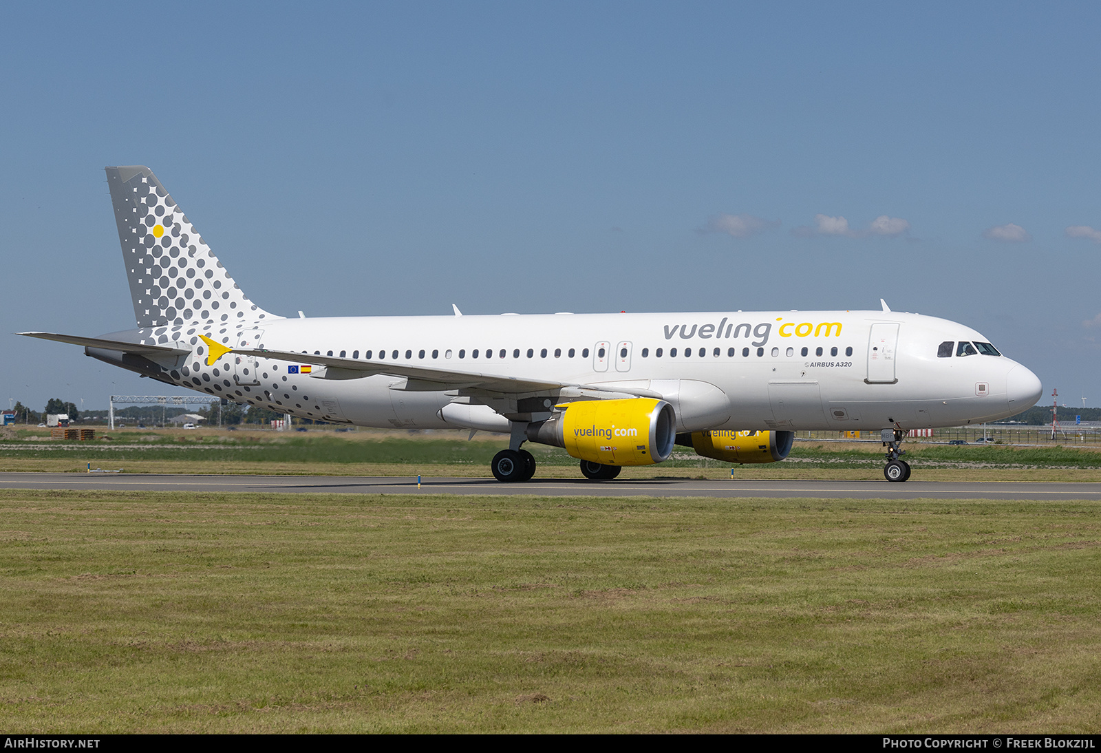 Aircraft Photo of EC-MBF | Airbus A320-214 | Vueling Airlines | AirHistory.net #704071