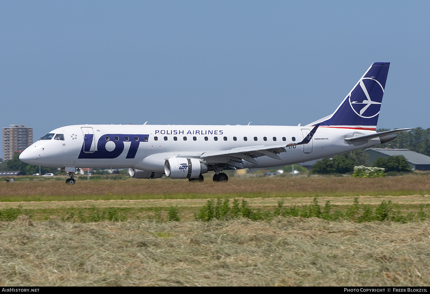 Aircraft Photo of SP-LID | Embraer 175STD (ERJ-170-200STD) | LOT Polish Airlines - Polskie Linie Lotnicze | AirHistory.net #704096