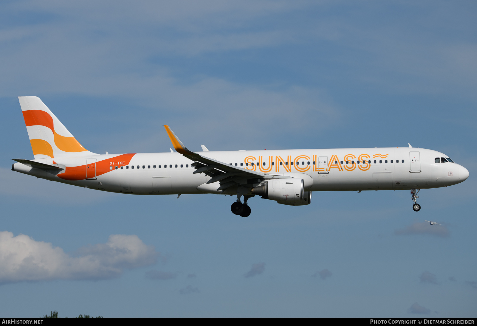 Aircraft Photo of OY-TCE | Airbus A321-211 | Sunclass Airlines | AirHistory.net #704123