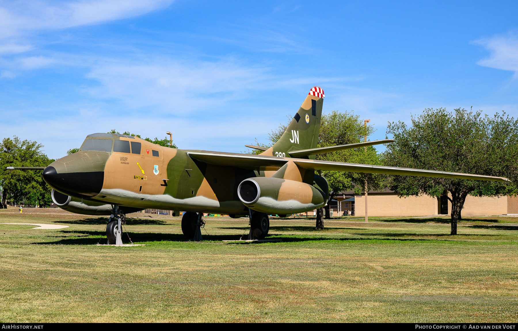 Aircraft Photo of 55-390 / AF55-390 | Douglas JWB-66D Destroyer | USA - Air Force | AirHistory.net #704211