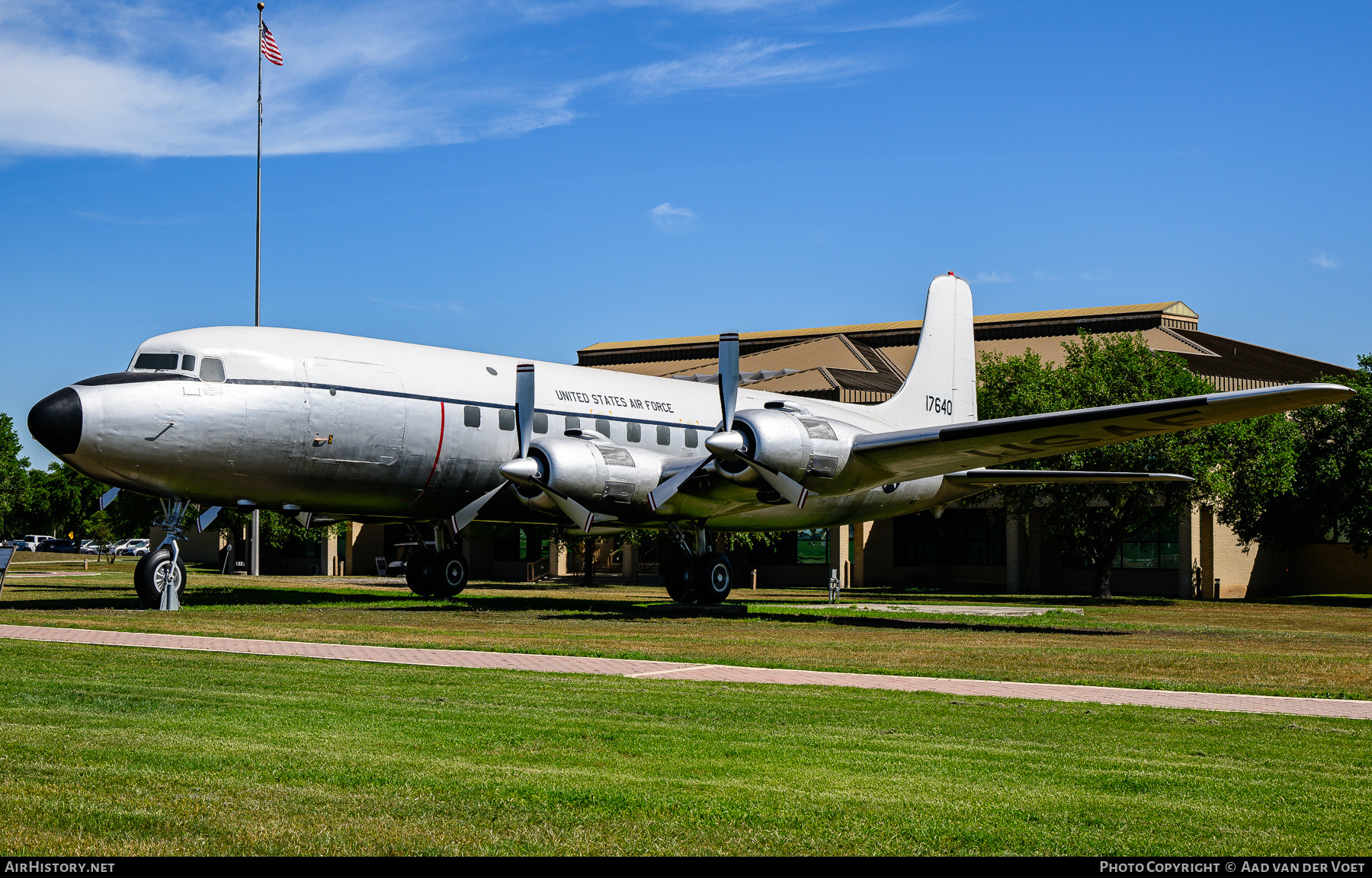 Aircraft Photo of 51-17640 / 17640 | Douglas C-118A Liftmaster | USA - Air Force | AirHistory.net #704289