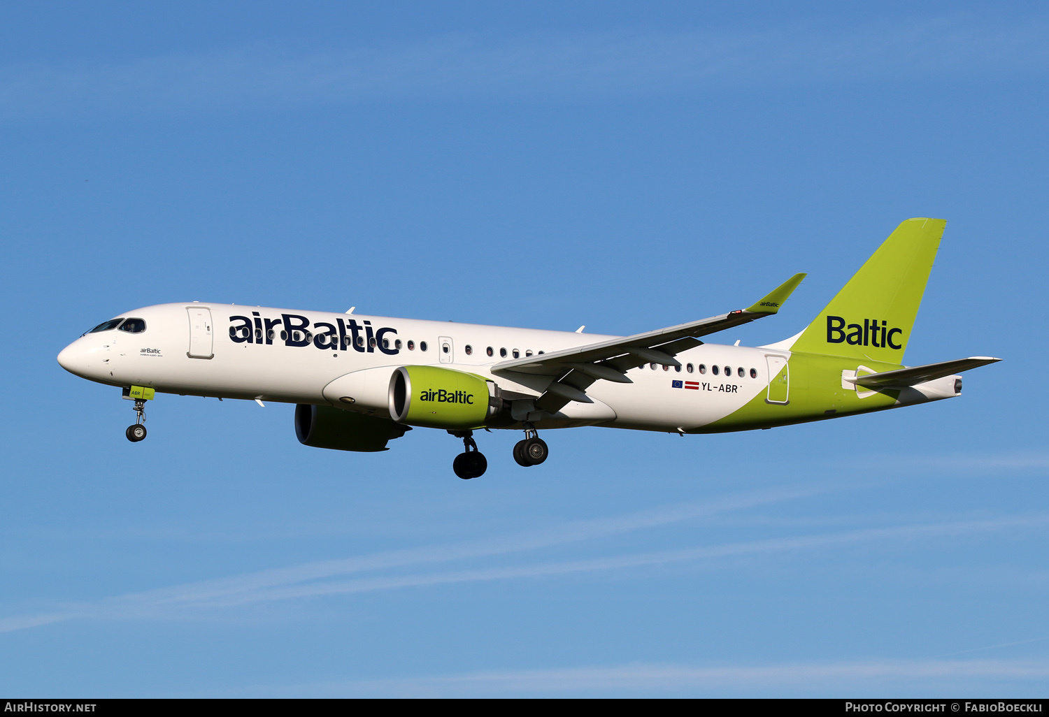 Aircraft Photo of YL-ABR | Airbus A220-371 (BD-500-1A11) | AirBaltic | AirHistory.net #704325