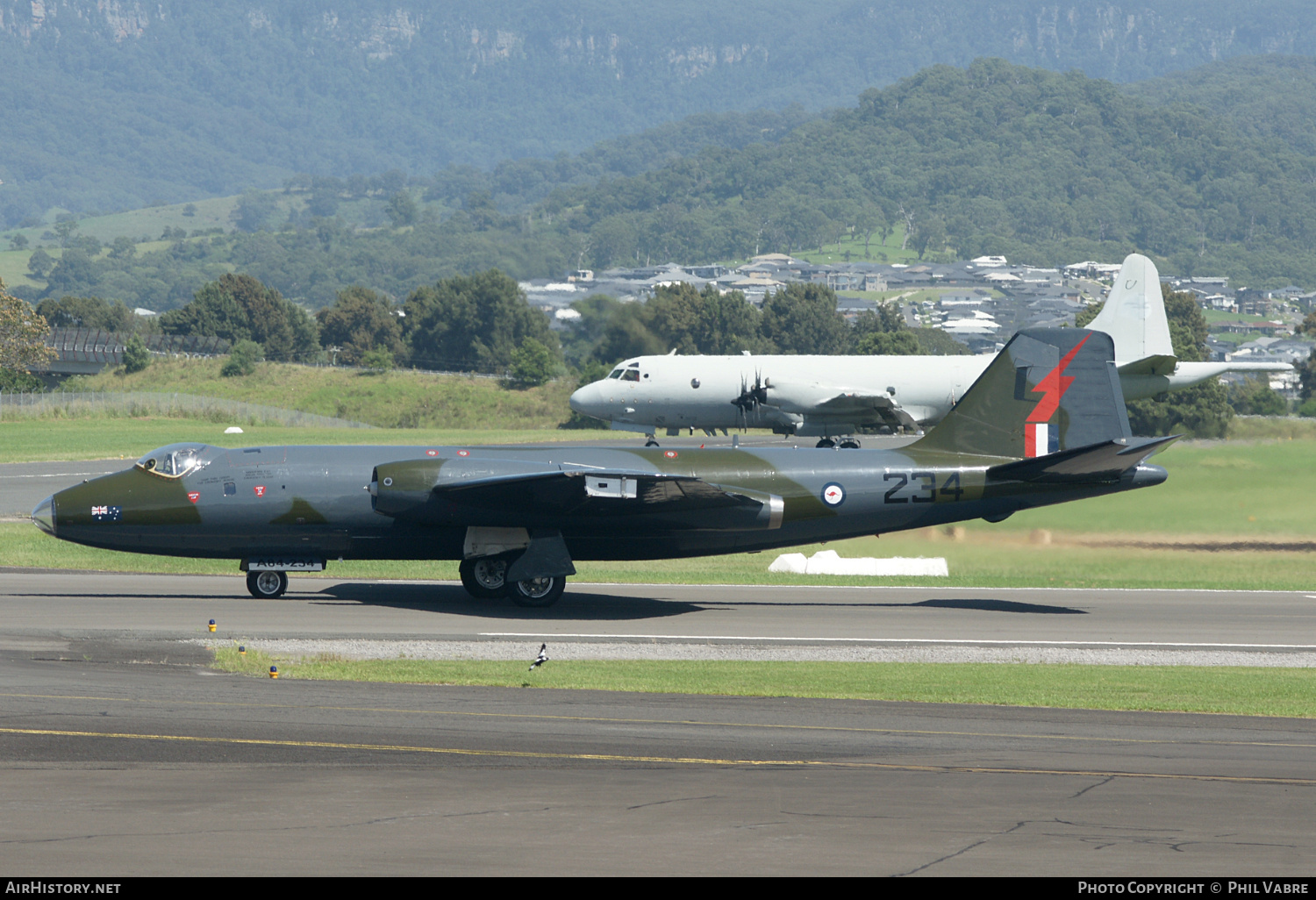 Aircraft Photo of VH-ZSQ / A84-234 | English Electric Canberra TT18 | Australia - Air Force | AirHistory.net #704549