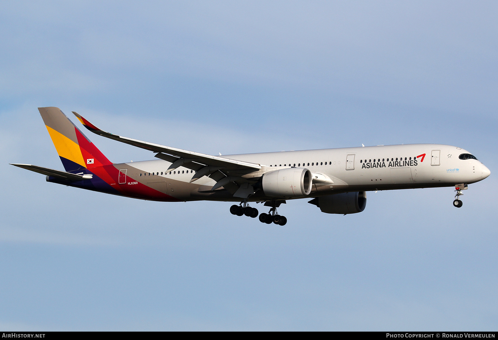 Aircraft Photo of HL8360 | Airbus A350-941 | Asiana Airlines | AirHistory.net #704595