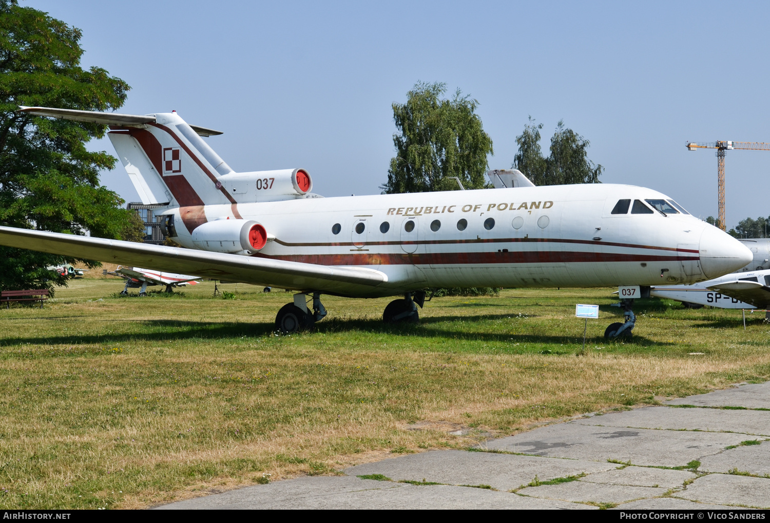 Aircraft Photo of 037 | Yakovlev Yak-40 | Poland - Air Force | AirHistory.net #704982
