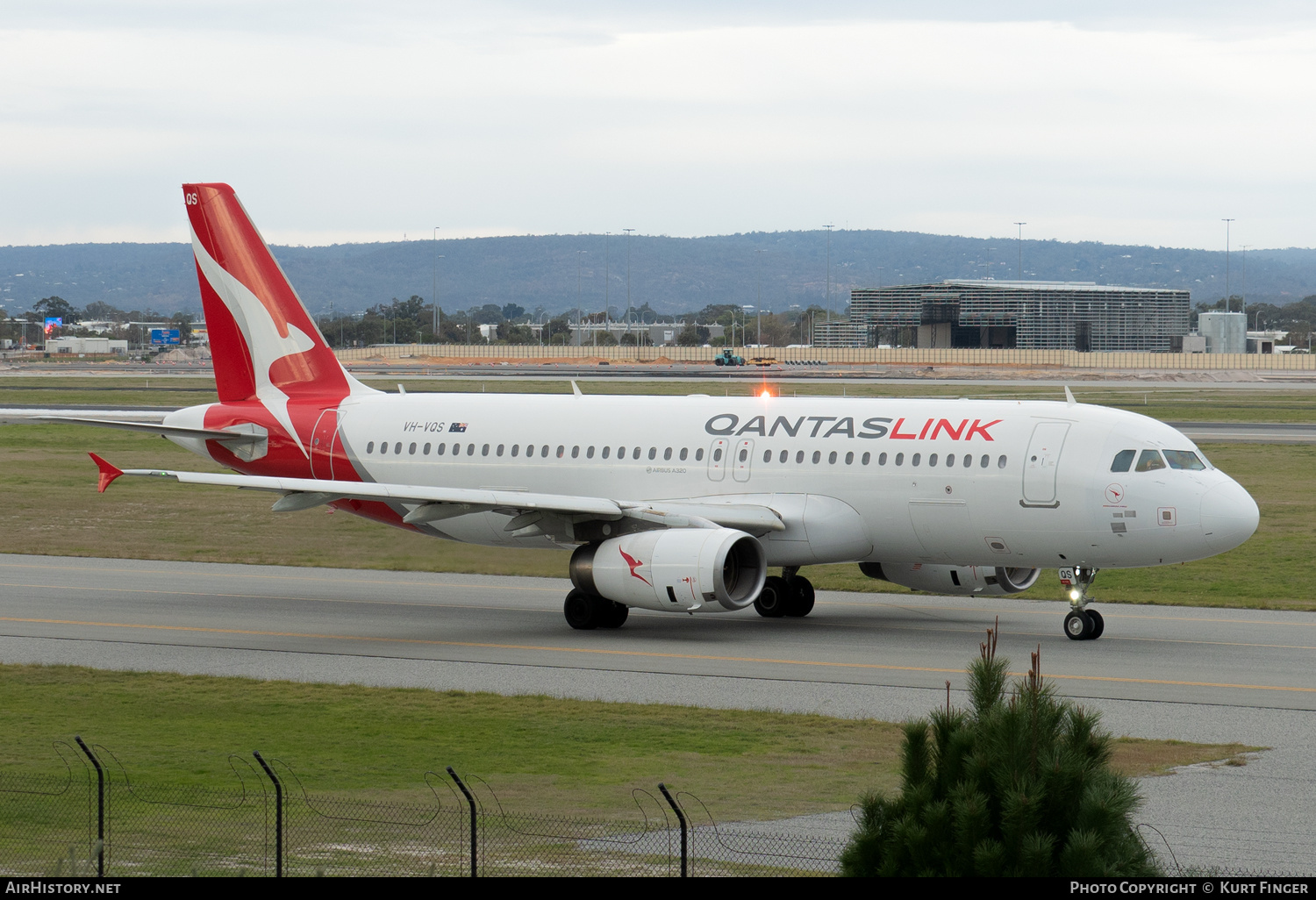Aircraft Photo of VH-VQS | Airbus A320-232 | QantasLink | AirHistory.net #705227