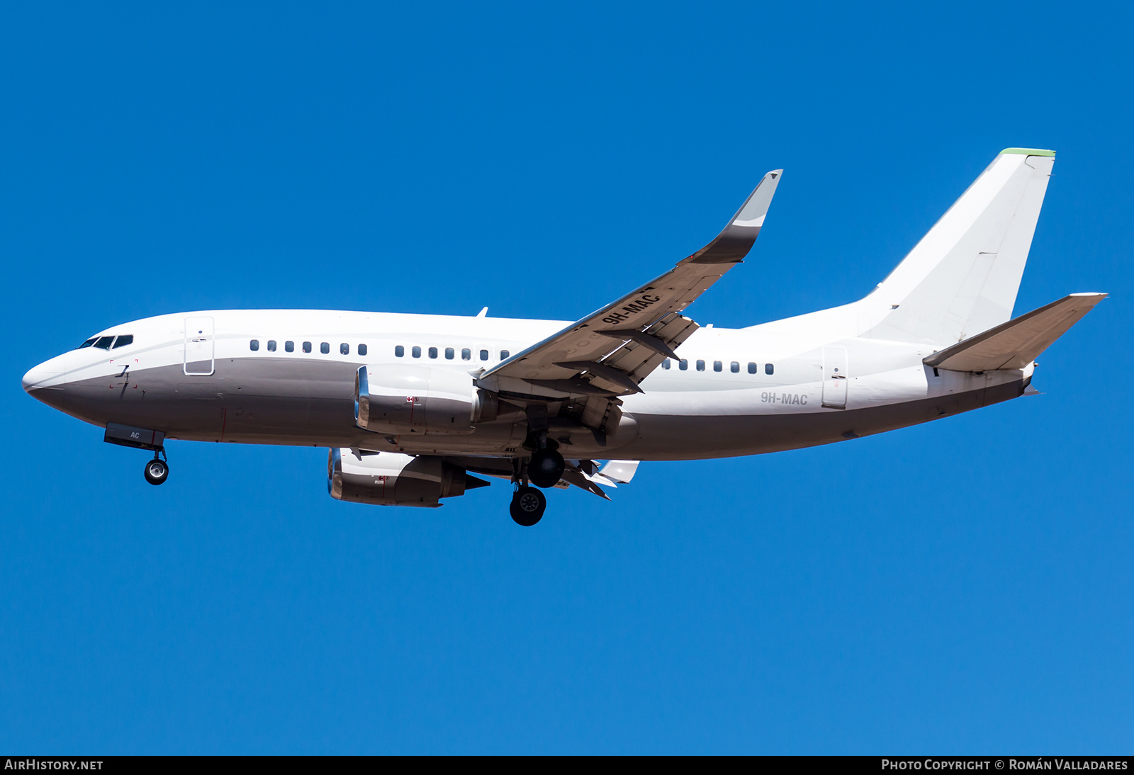 Aircraft Photo of 9H-MAC | Boeing 737-548 | AirHistory.net #705322
