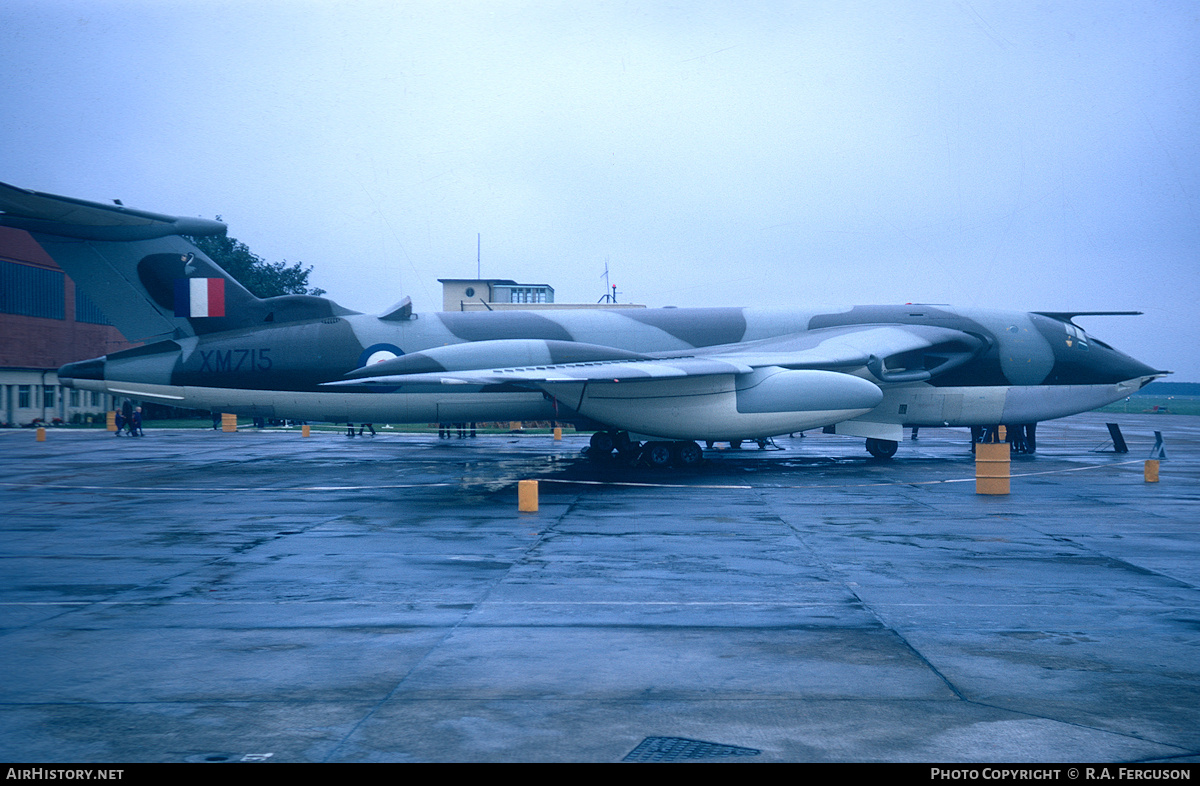 Aircraft Photo of XM715 | Handley Page HP-80 Victor SR2 | UK - Air Force | AirHistory.net #705739