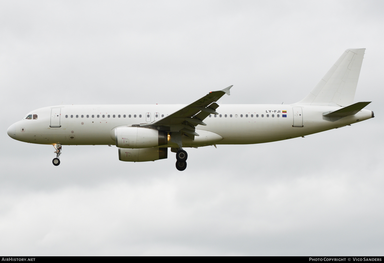 Aircraft Photo of LY-FJI | Airbus A320-232 | AirHistory.net #705840