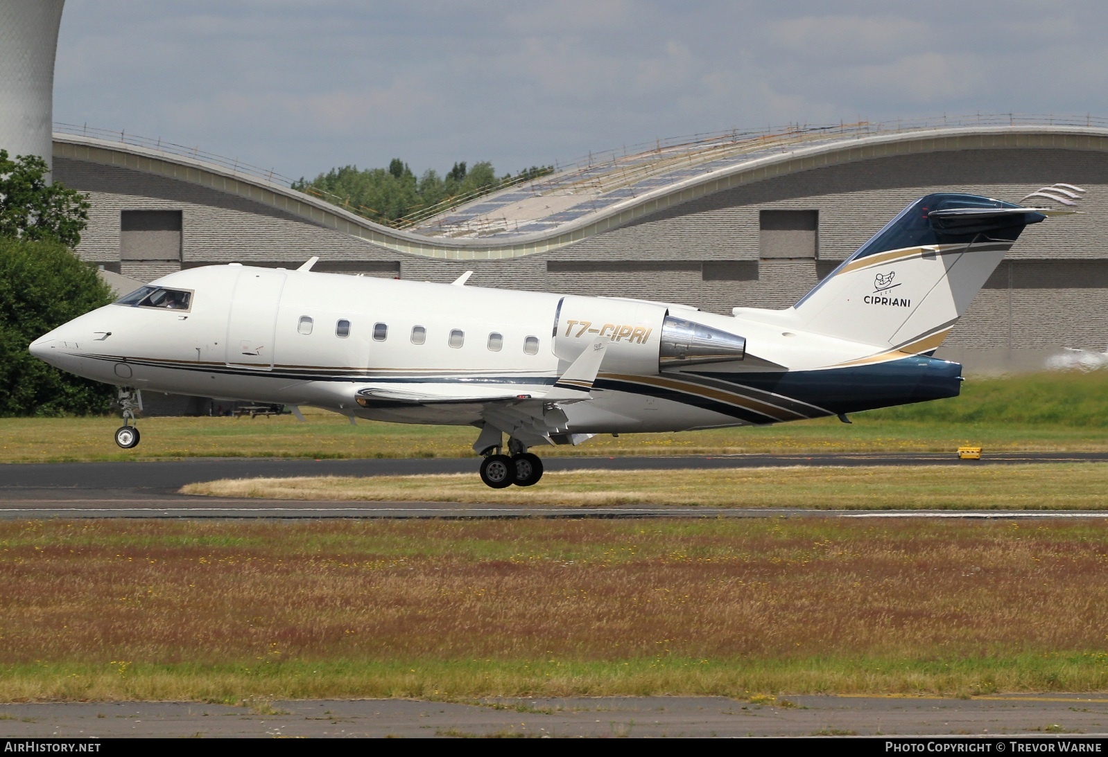 Aircraft Photo of T7-CIPRI | Bombardier Challenger 604 (CL-600-2B16) | Cipriani | AirHistory.net #706560