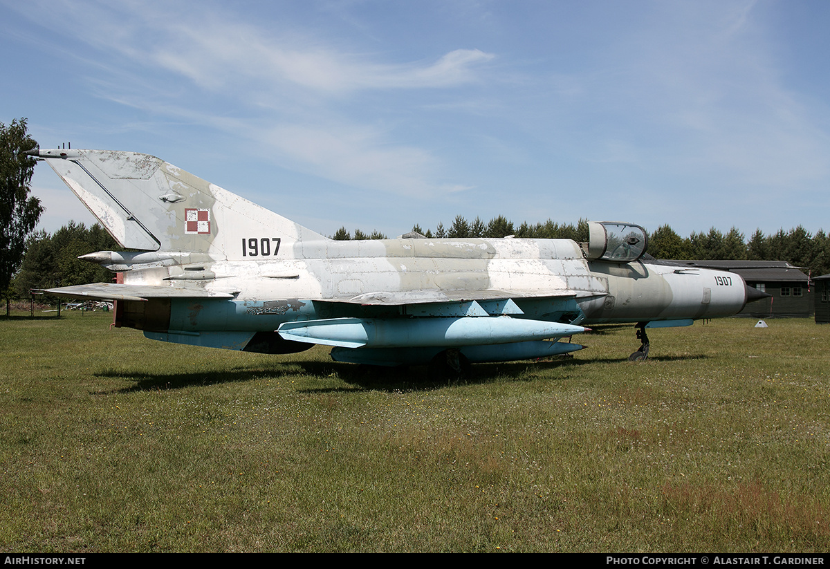 Aircraft Photo of 1907 | Mikoyan-Gurevich MiG-21M | Poland - Air Force | AirHistory.net #706798