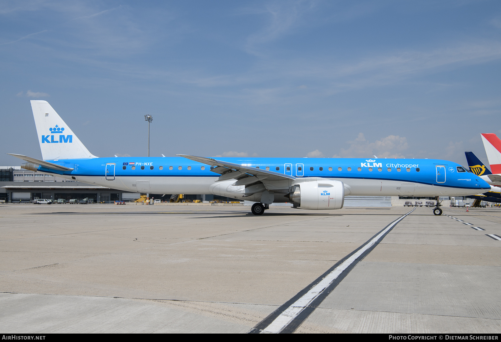 Aircraft Photo of PH-NXE | Embraer 195-E2 (ERJ-190-400) | KLM Cityhopper | AirHistory.net #707128
