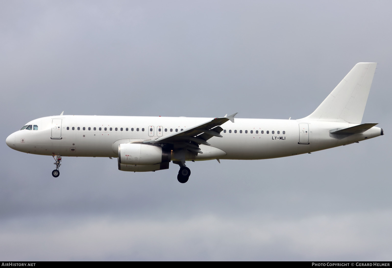 Aircraft Photo of LY-MLI | Airbus A320-232 | AirHistory.net #707132