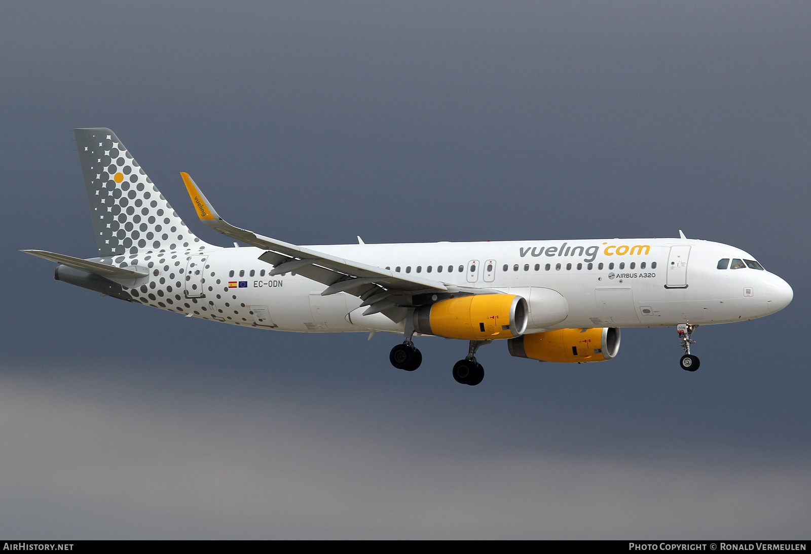 Aircraft Photo of EC-ODN | Airbus A320-232 | Vueling Airlines | AirHistory.net #707304