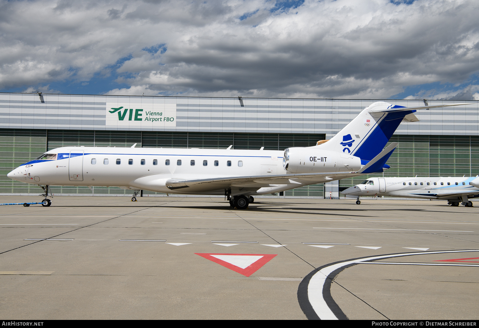 Aircraft Photo of OE-IIT | Bombardier Global 6000 (BD-700-1A10) | AirHistory.net #707762