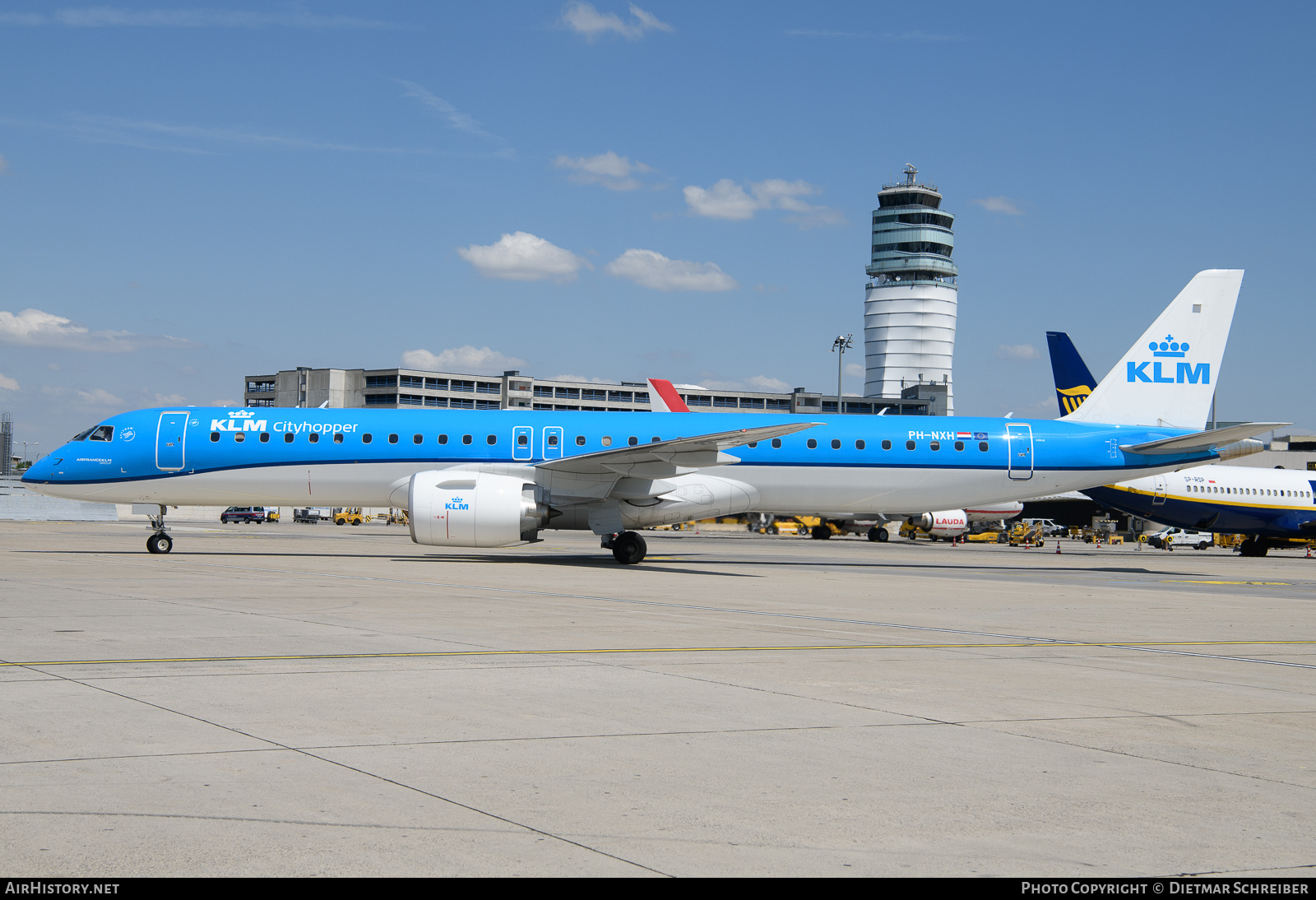 Aircraft Photo of PH-NXH | Embraer 195-E2 (ERJ-190-400) | KLM Cityhopper | AirHistory.net #707785