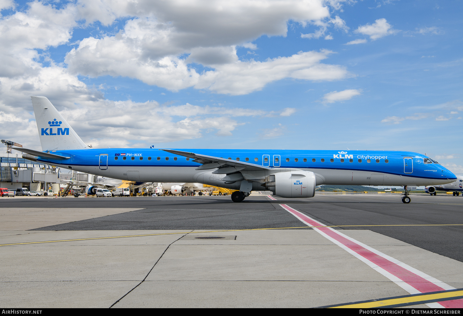 Aircraft Photo of PH-NXK | Embraer 195-E2 (ERJ-190-400) | KLM Cityhopper | AirHistory.net #707799