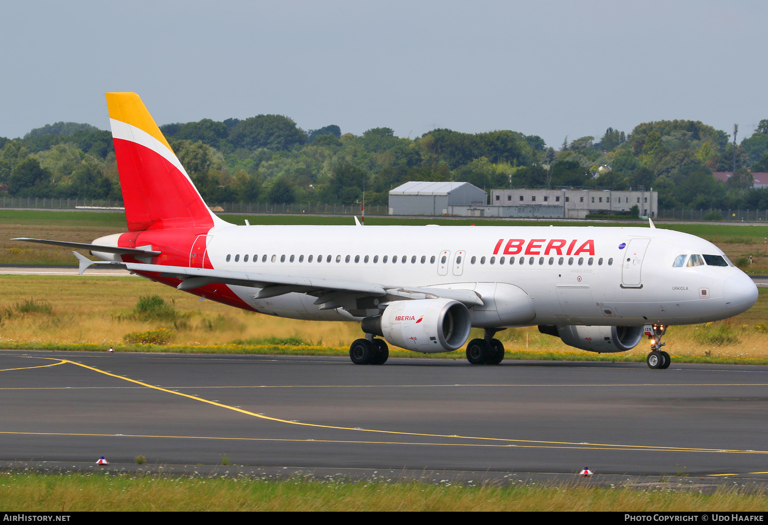 Aircraft Photo of EC-IZR | Airbus A320-214 | Iberia | AirHistory.net #707977