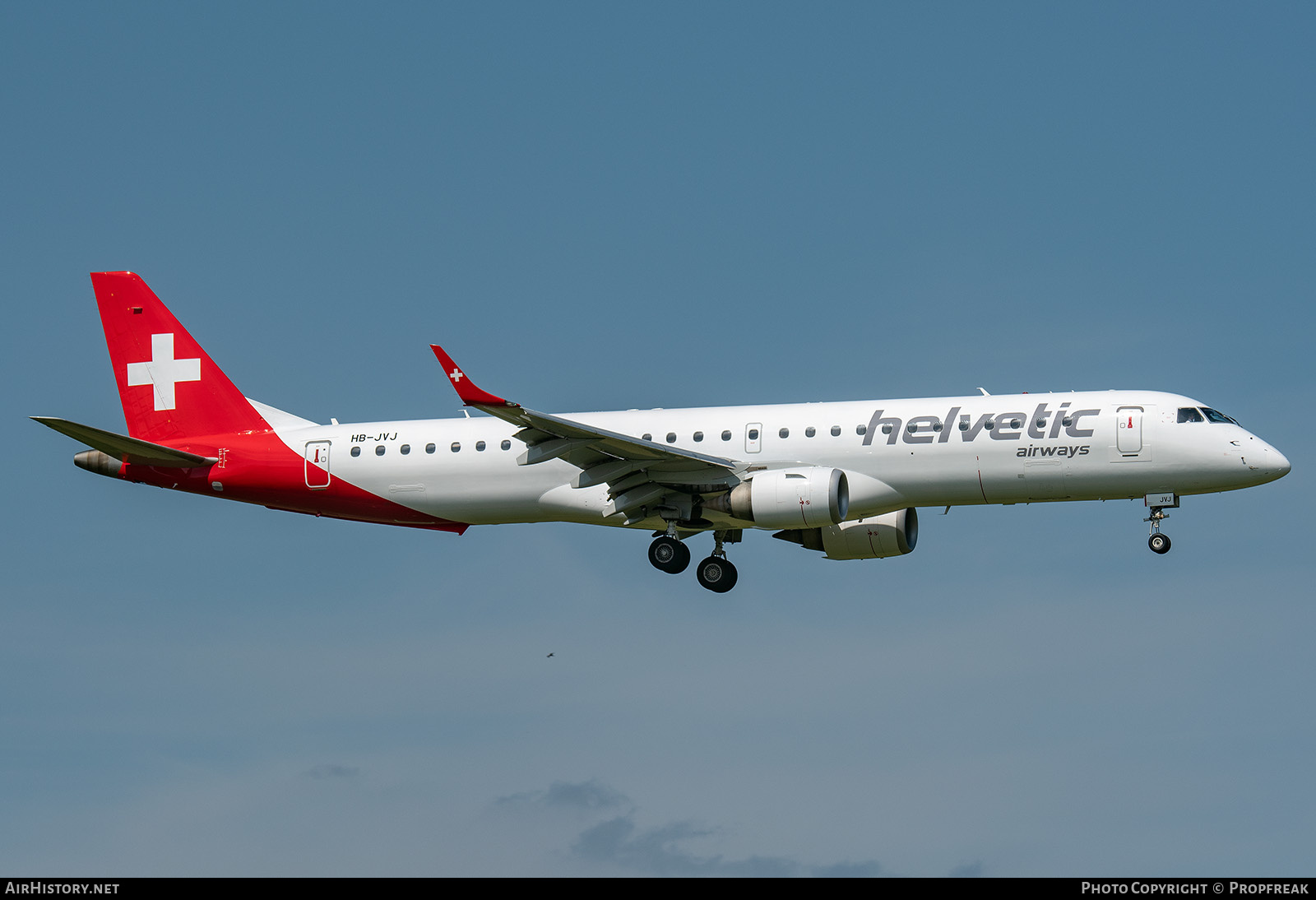 Aircraft Photo of HB-JVJ | Embraer 195AR (ERJ-190-200IGW) | Helvetic Airways | AirHistory.net #708413