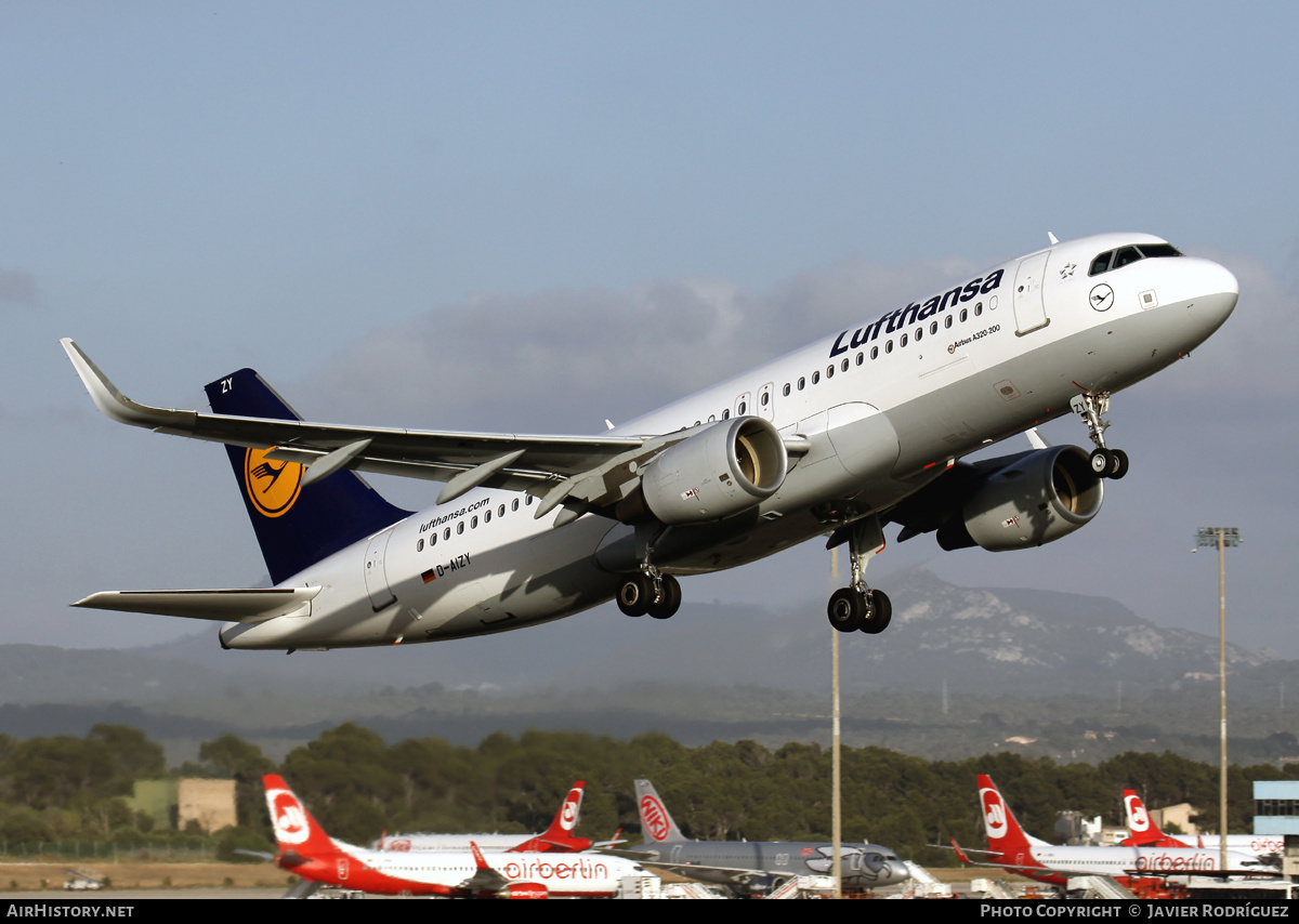 Aircraft Photo of D-AIZY | Airbus A320-214 | Lufthansa | AirHistory.net #708512