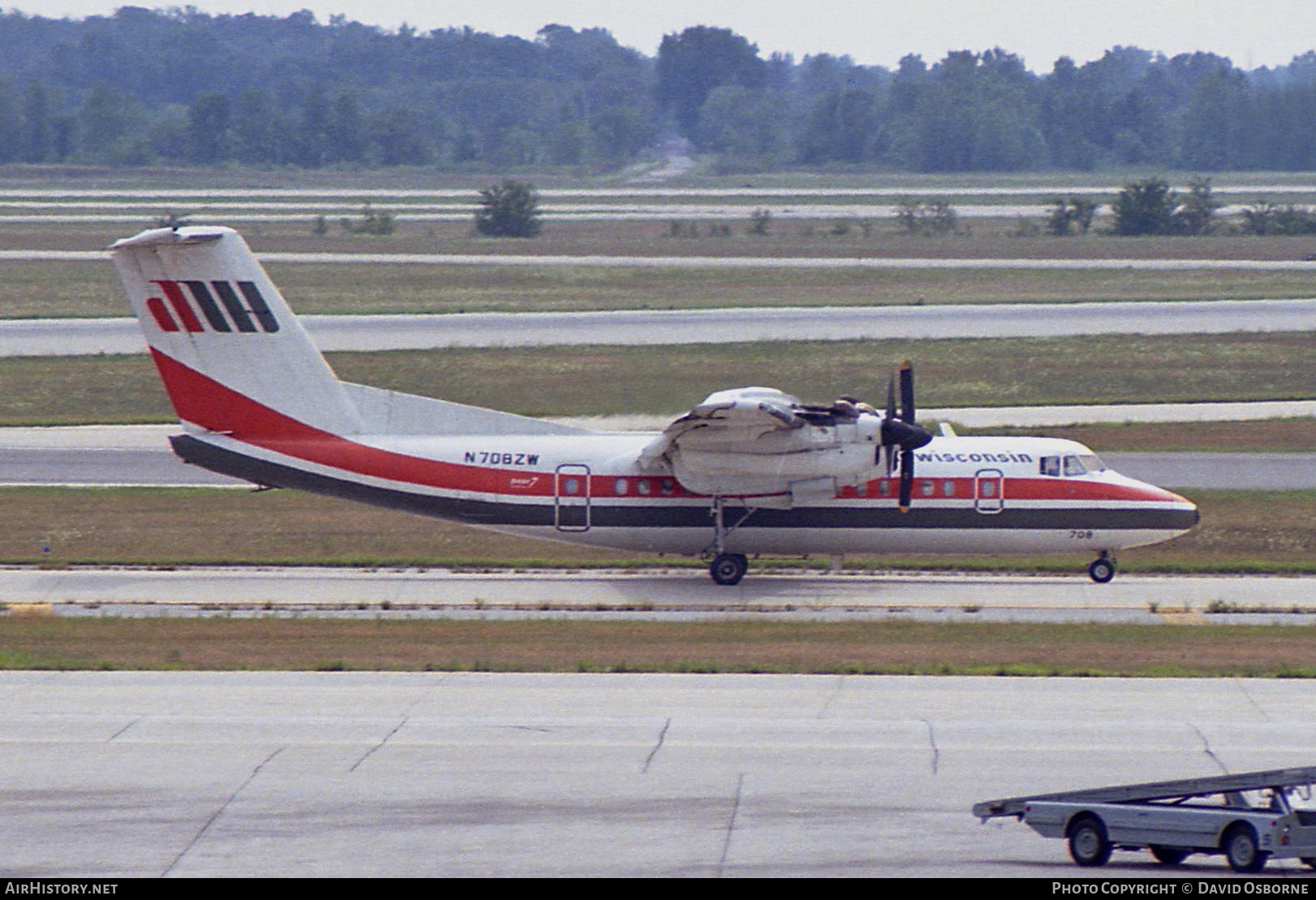 Aircraft Photo of N708ZW | De Havilland Canada DHC-7-102 Dash 7 | Air Wisconsin | AirHistory.net #708642