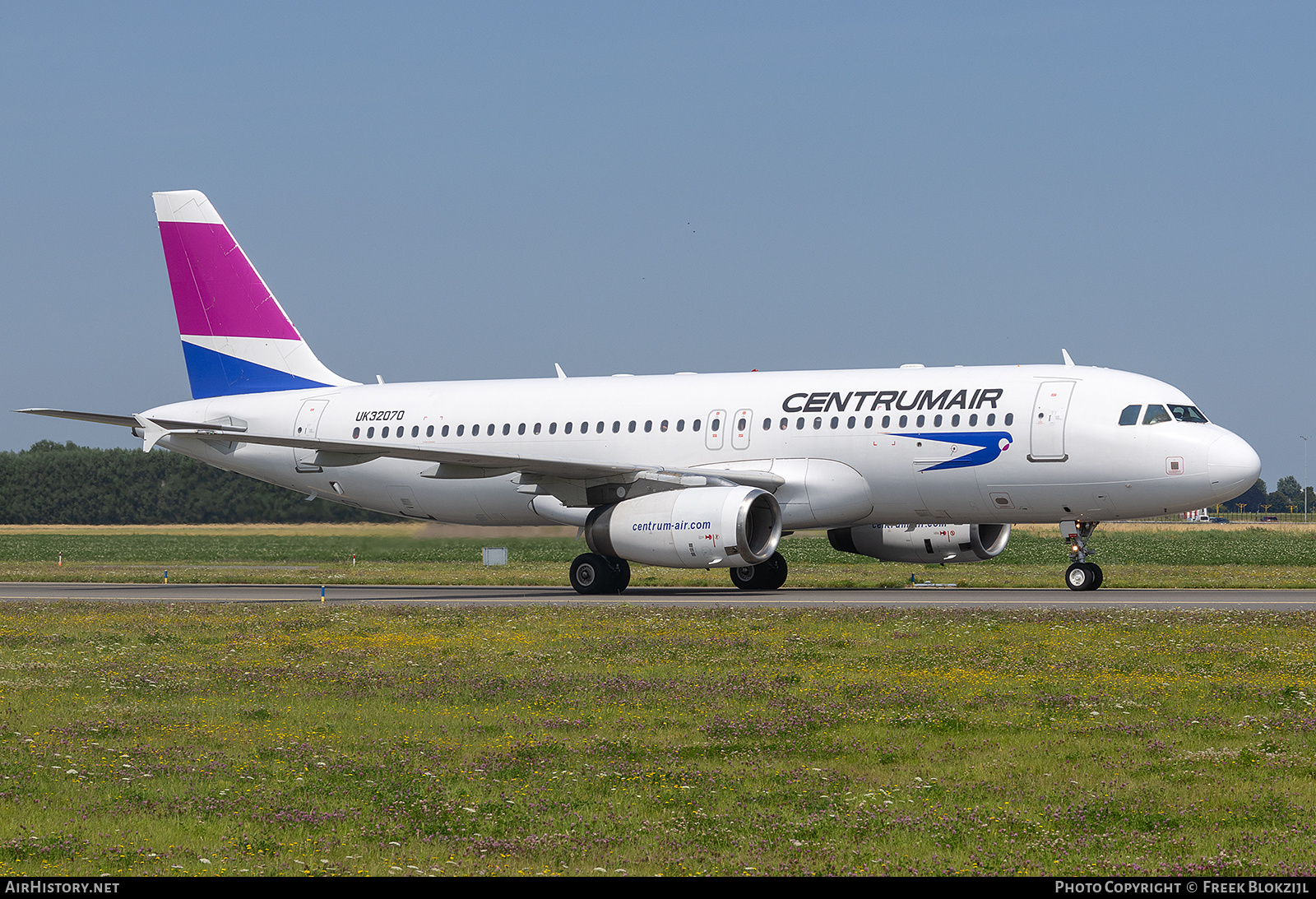Aircraft Photo of UK32070 | Airbus A320-233 | Centrum Air | AirHistory.net #708718